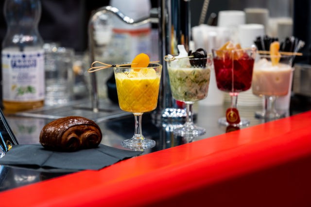 immagine di cocktails a base analcolica con frutta